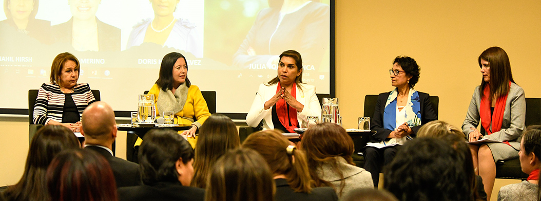 Foro Mujeres que sostienen la mineria